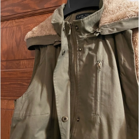OLIVE Green Faux Fur Lined Vest. Zipup Hoodie with Drawstring Sz Large Love Tree - Picture 4 of 6